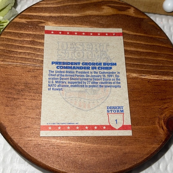 1991 Topps Desert Storm Trading Cards Series #1 GEORGE BUSH Commander In Chief - Picture 2 of 2